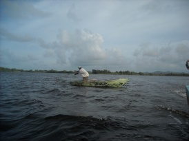 Pescador en Laguna Limon